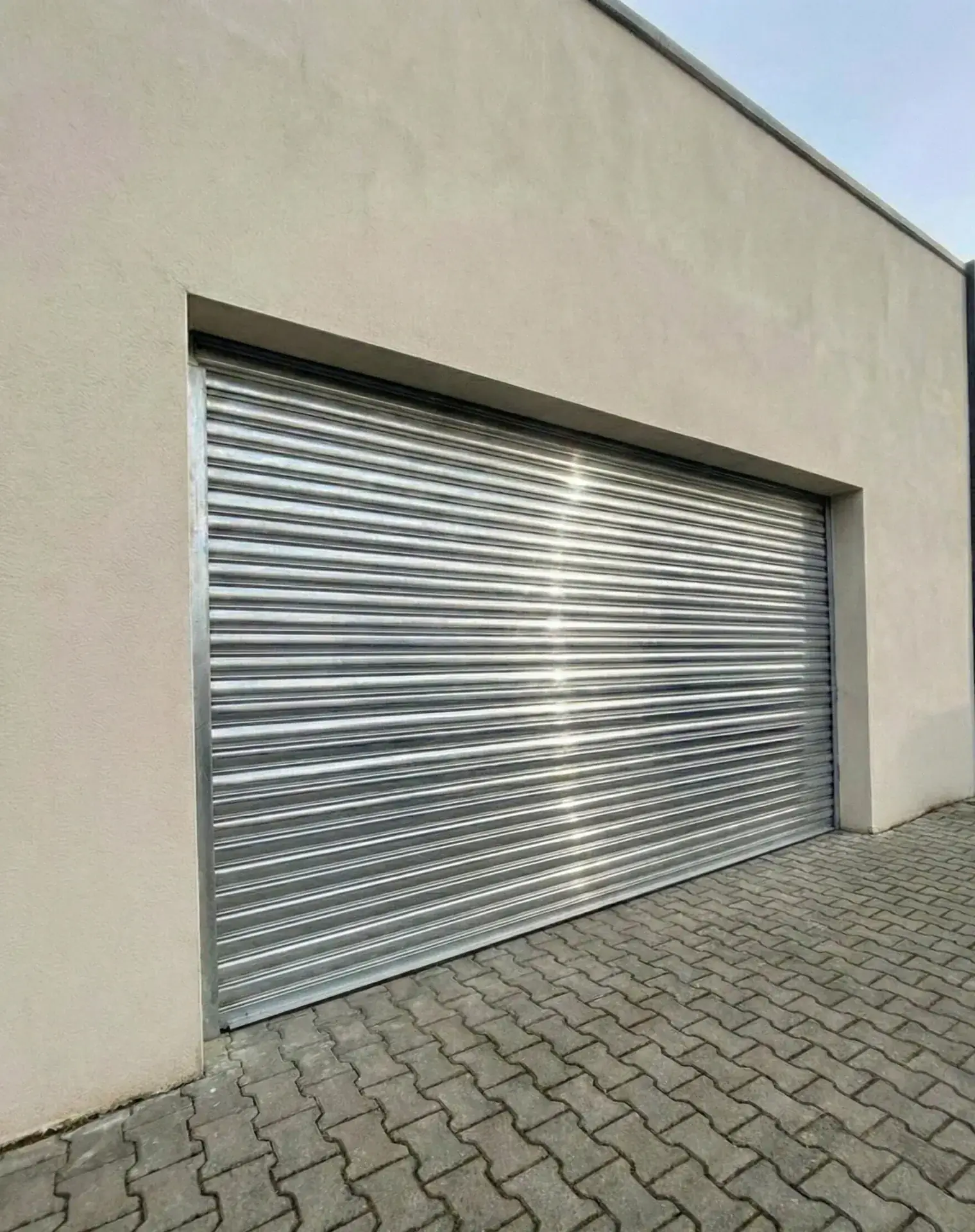 Atelier DRM Sète — installation rideau métallique sur-mesure Bassin de Thau
